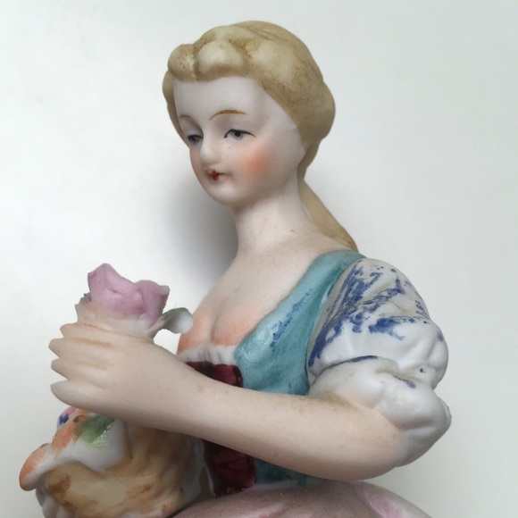 Two vintage hand-painted porcelain figurines. - Picture 11 of 12